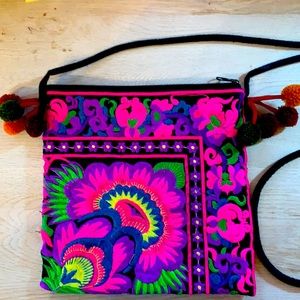 Handcrafted floral detail zippered closure